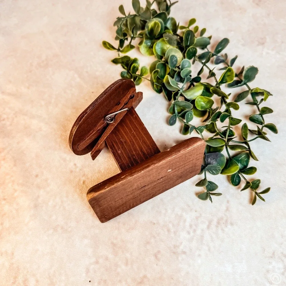 Wooden Carved Recipe Note Holder‎